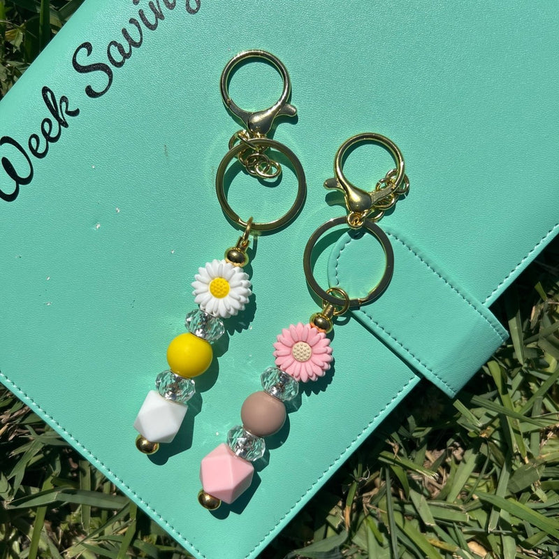 Sunflower keychain gift – decorative sunflower charm on metal keyring, ideal for backpacks and bag decor